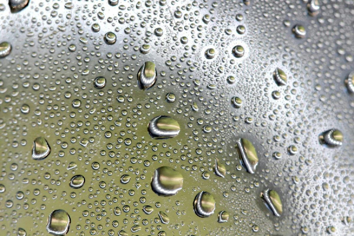 Cause comuni di umidità e condensa a pavimento e soluzioni per proteggere pareti e ambienti