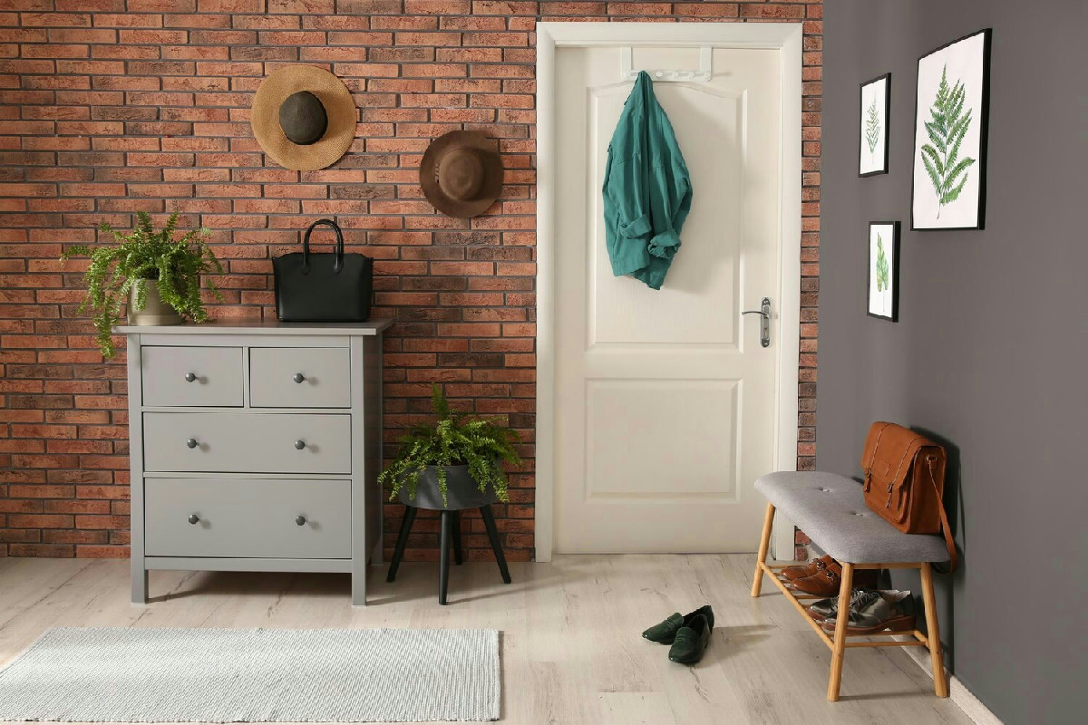 L’ingresso perde personalità? Tre complementi essenziali per accogliere con stile raffinato