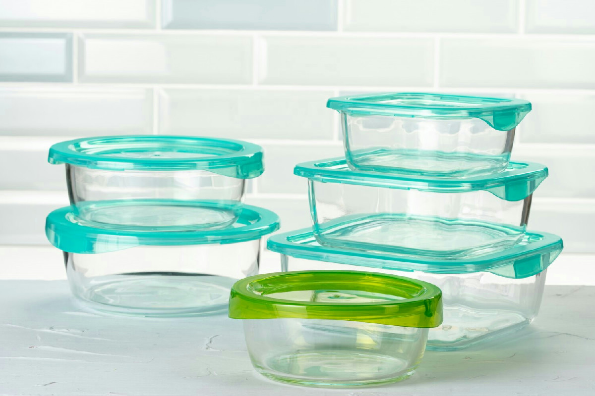 Il metodo più rapido e senza fatica per pulire a fondo i contenitori di plastica