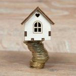 Perché in Italia i mutui per le famiglie costano di più: le cause dell’aumento degli interessi