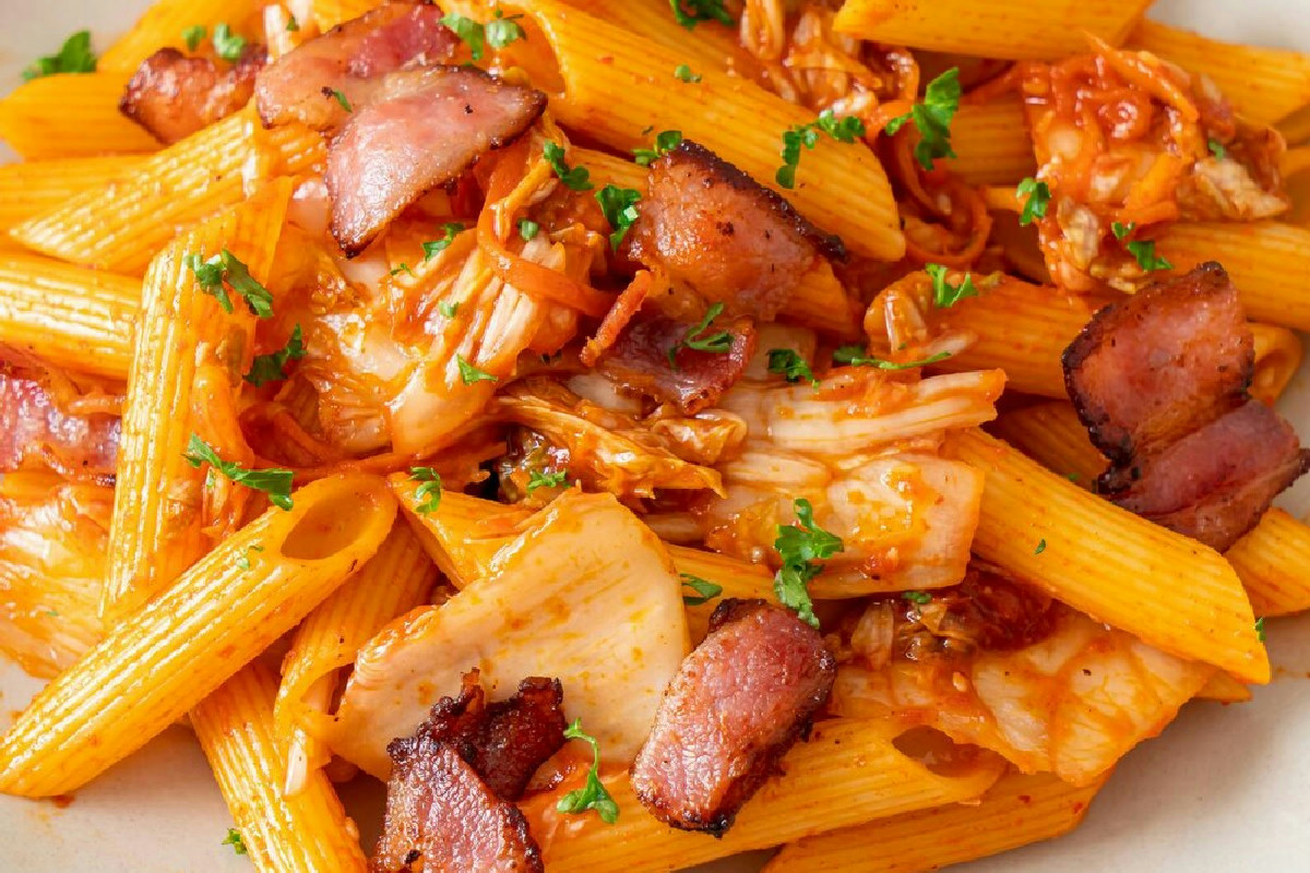 Quando la tradizione incontra sapori decisi: pasta con salsiccia cremosa e irresistibile